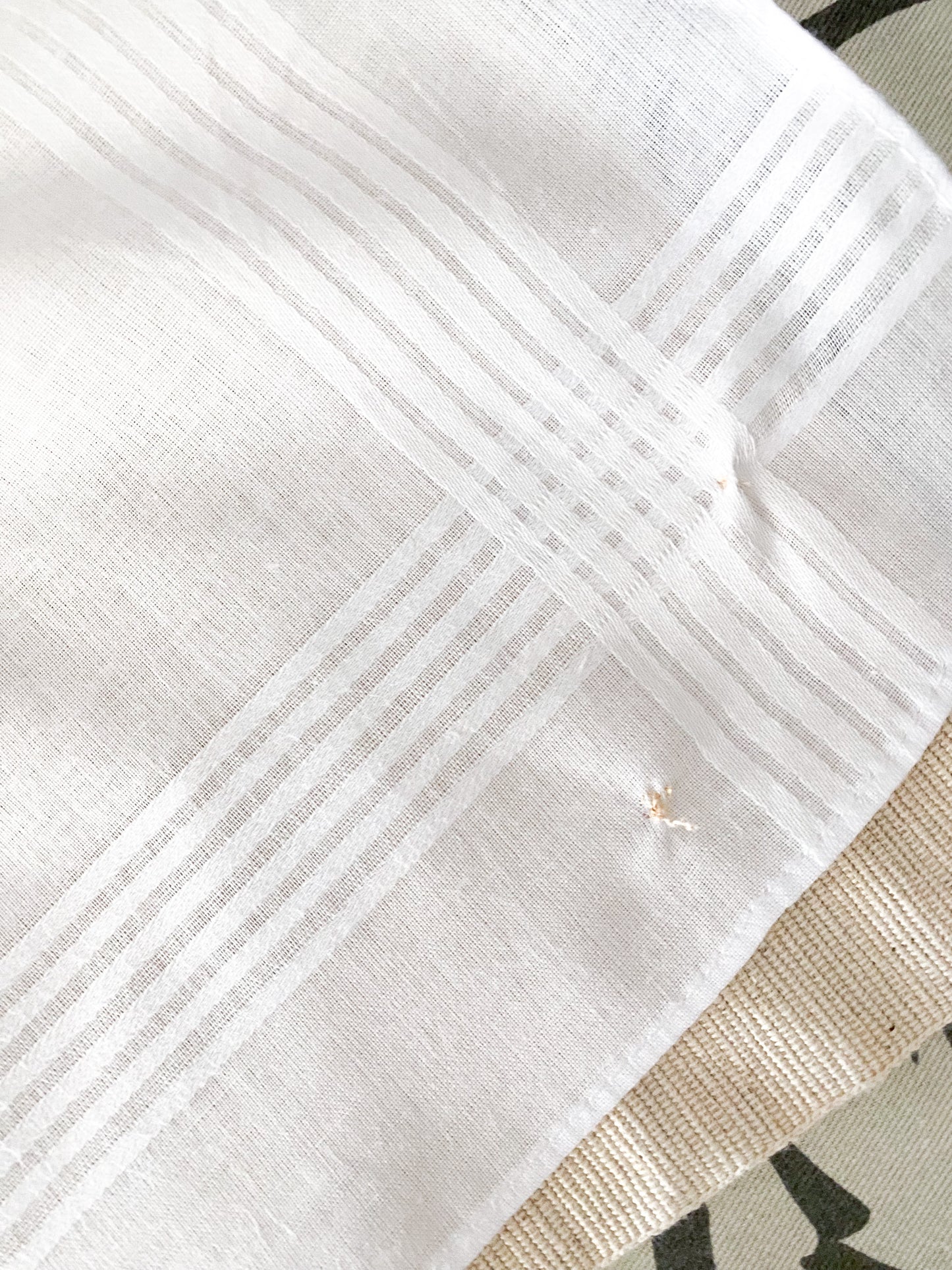 Pañuelo bordado madrina beige (Outlet)