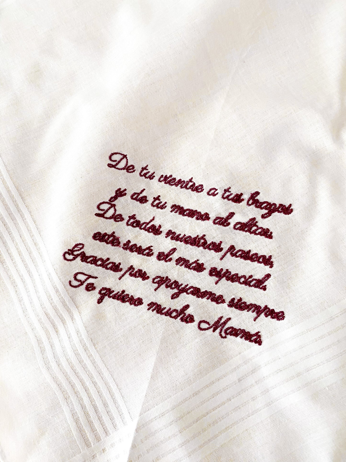 Pañuelo bordado madrina granate (Outlet)