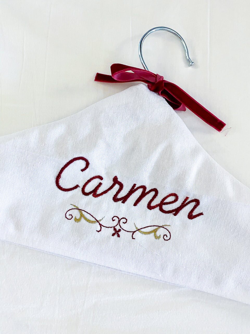 Forro para percha bordado - Carmen granate (Outlet)