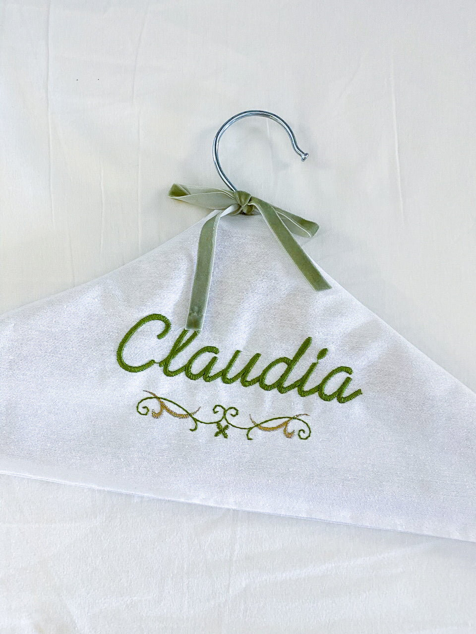 Forro para percha bordado - Claudia (Outlet)