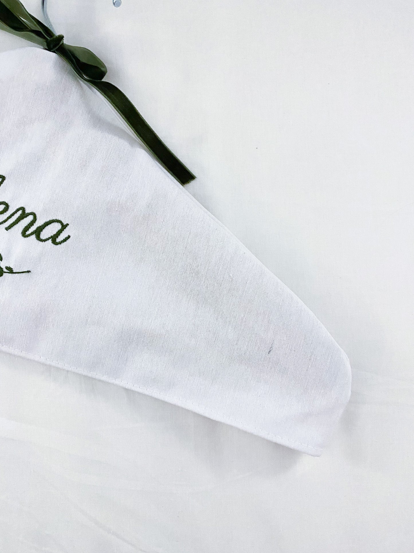 Forro para percha bordado olivo - Elena (Outlet)