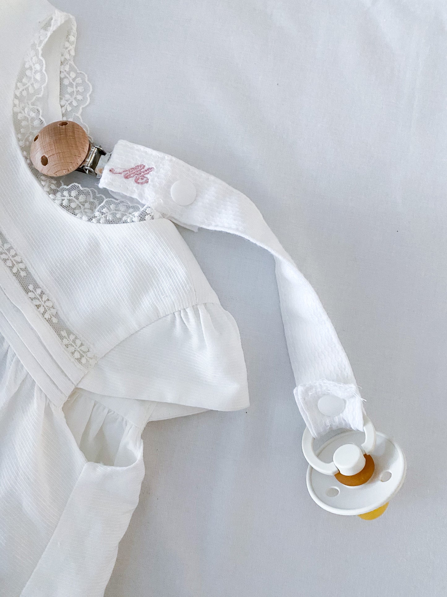 Chupetero blanco de bautizo