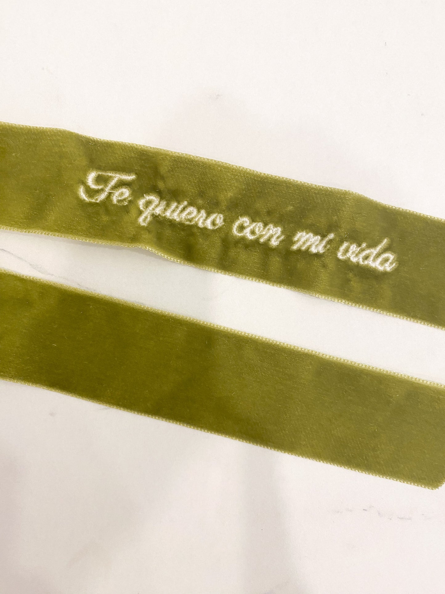 Lazo terciopelo bordado verde (Outlet)