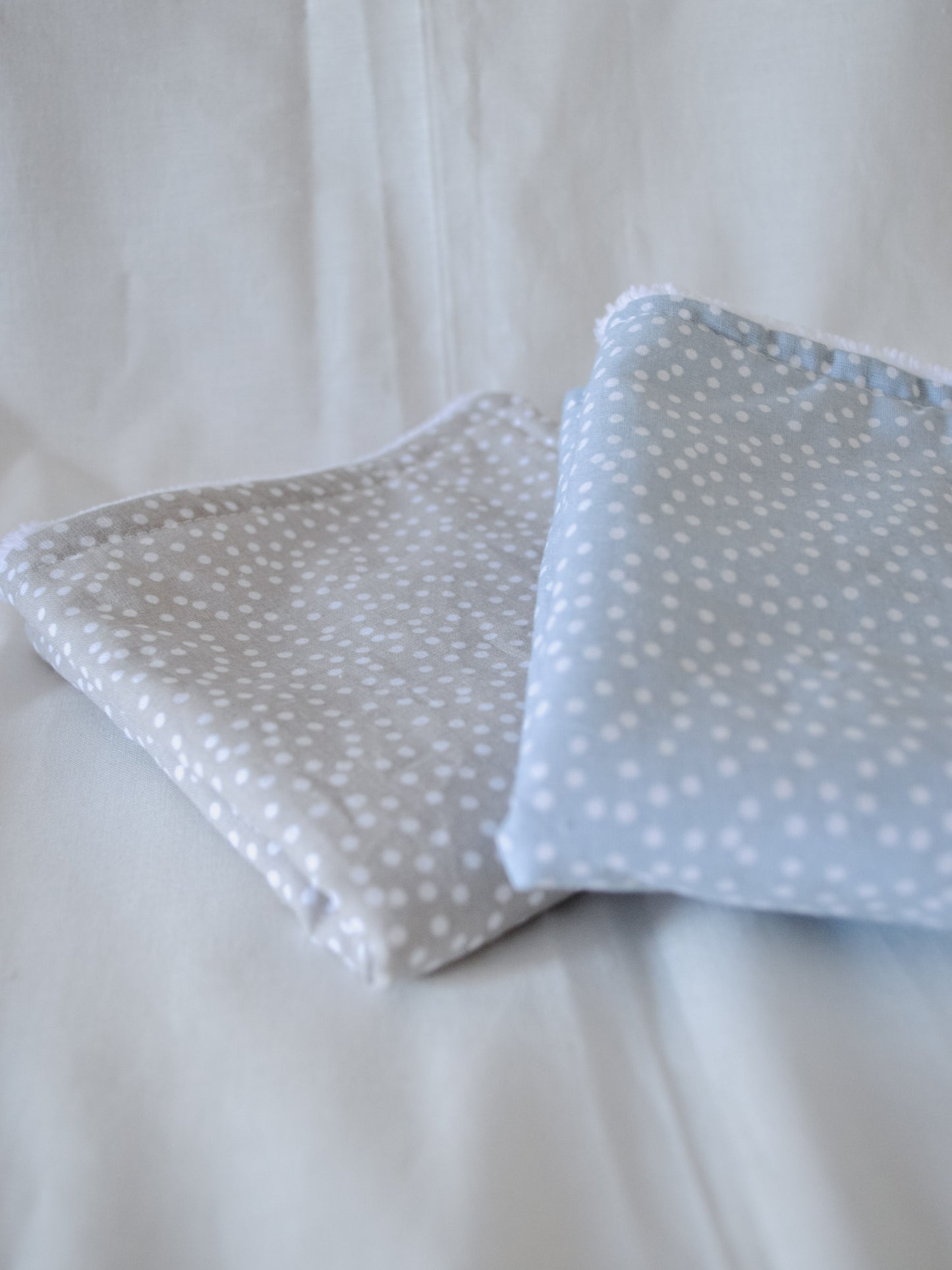 Toallita protectora de lactancia Dots Personalizable