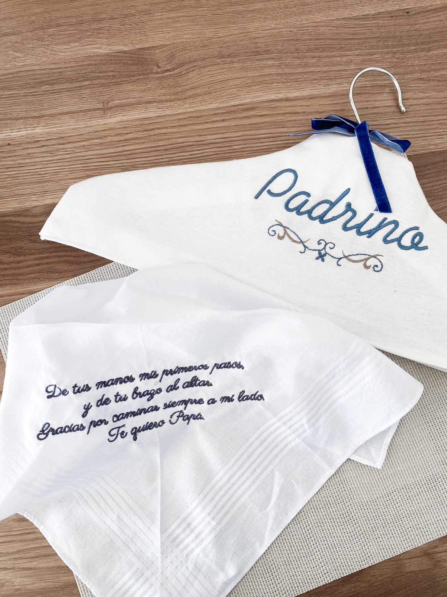 Pack Padrino: pañuelo + percha