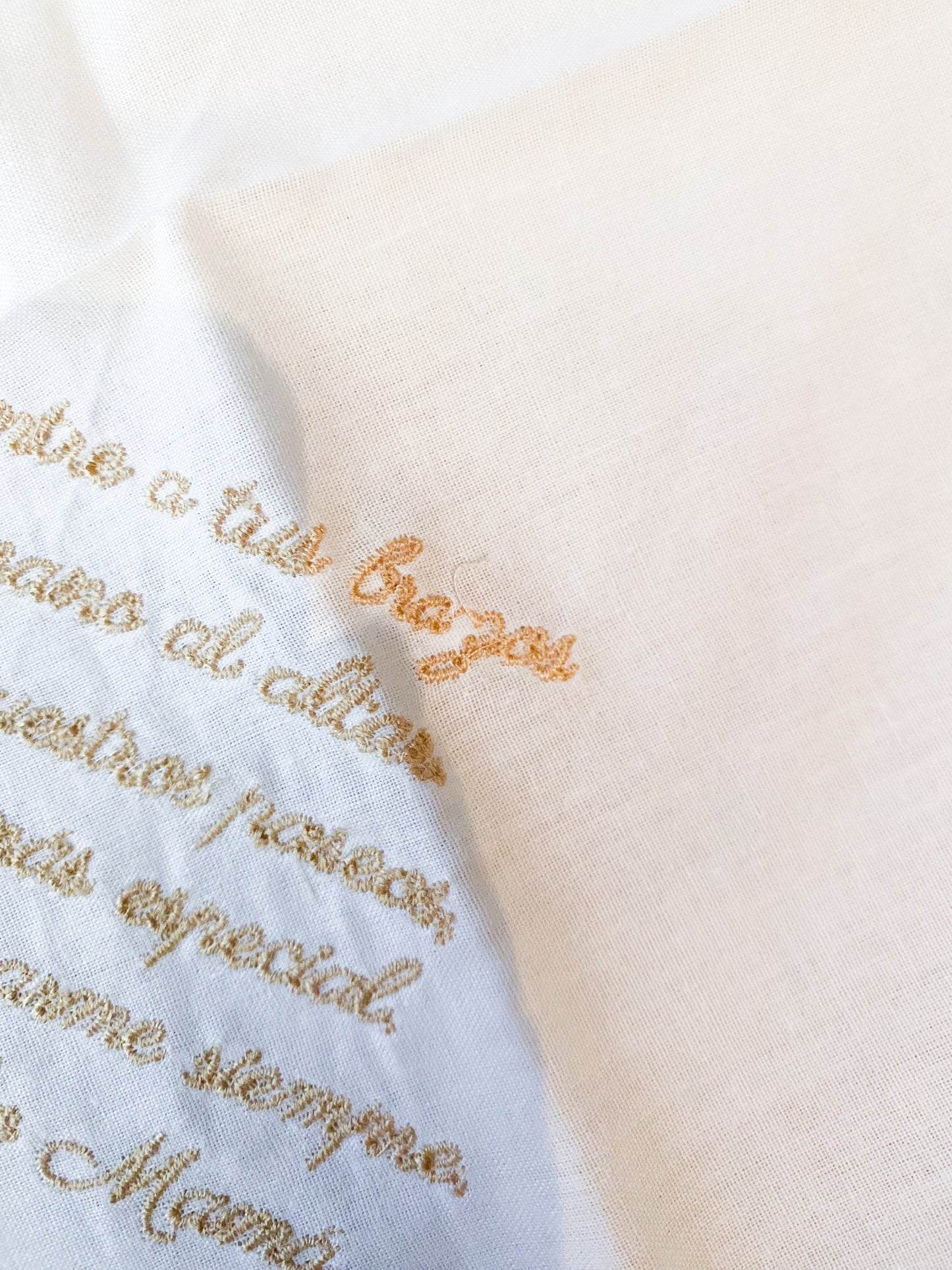Pañuelo bordado madrina beige (Outlet)