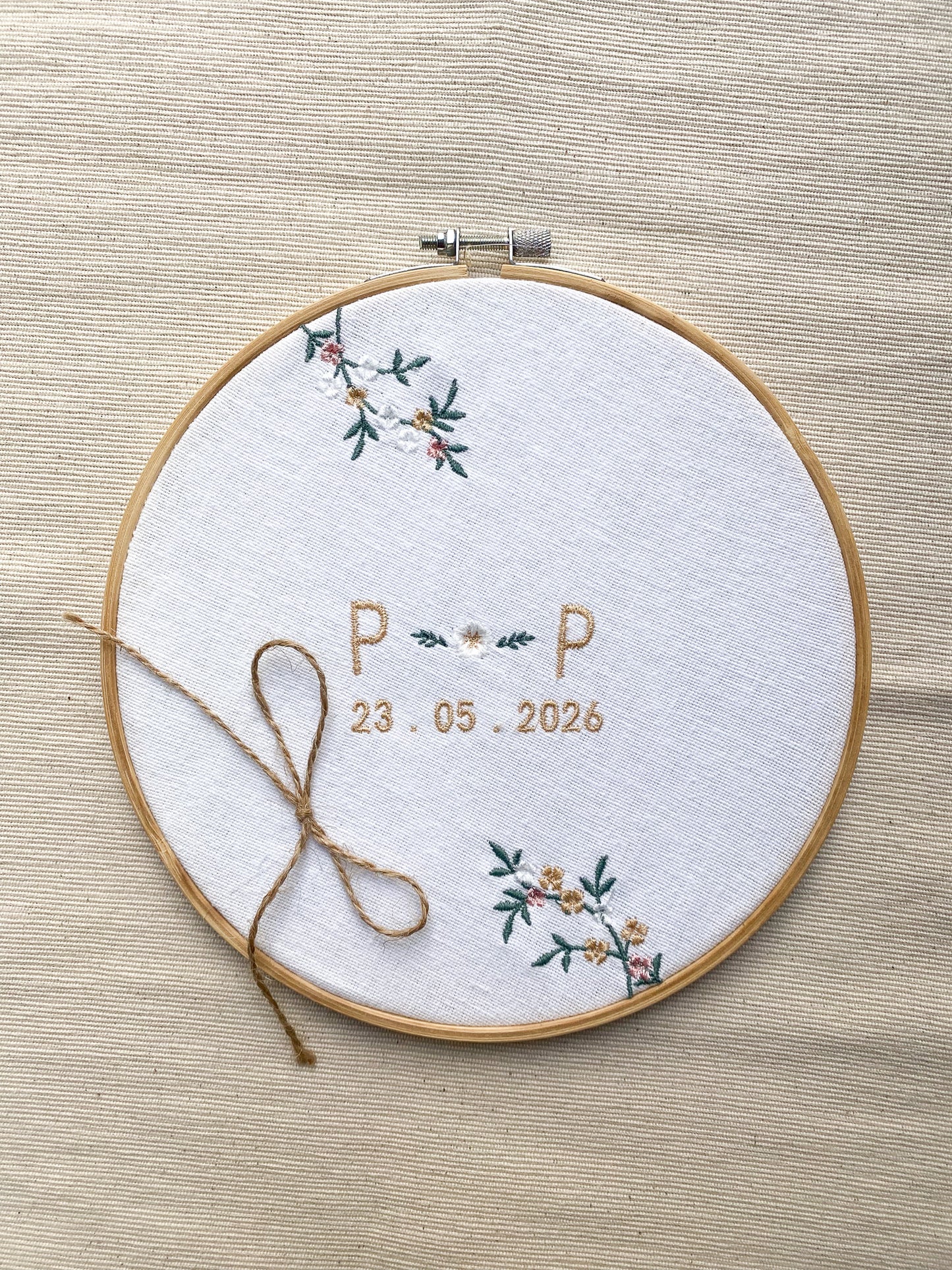 Pack Novios Flores: bastidor + perchas