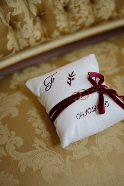 Cojín porta alianzas iniciales olivo