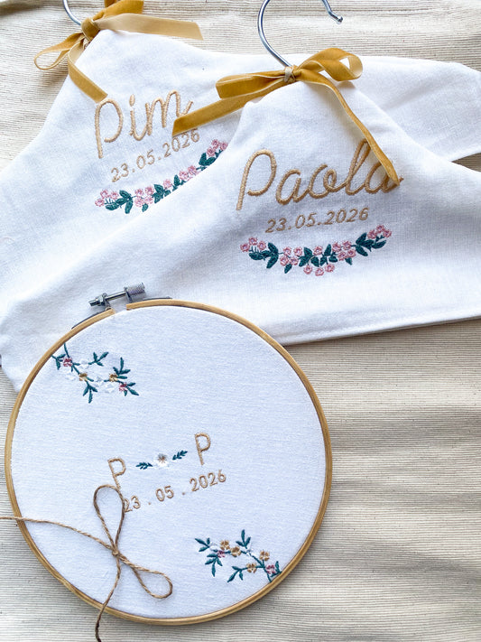 Pack Novios Flores: bastidor + perchas