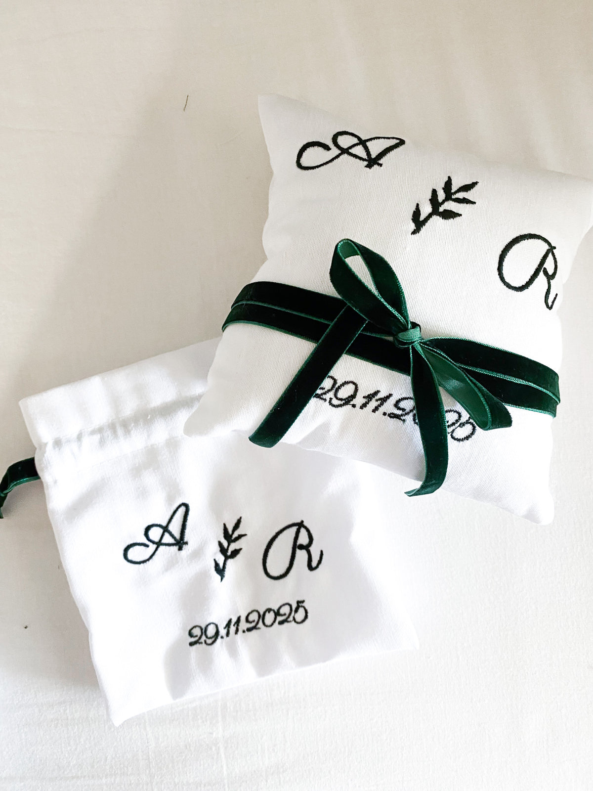 Pack Promesa Olivo: cojín porta alianzas + saquito para arras
