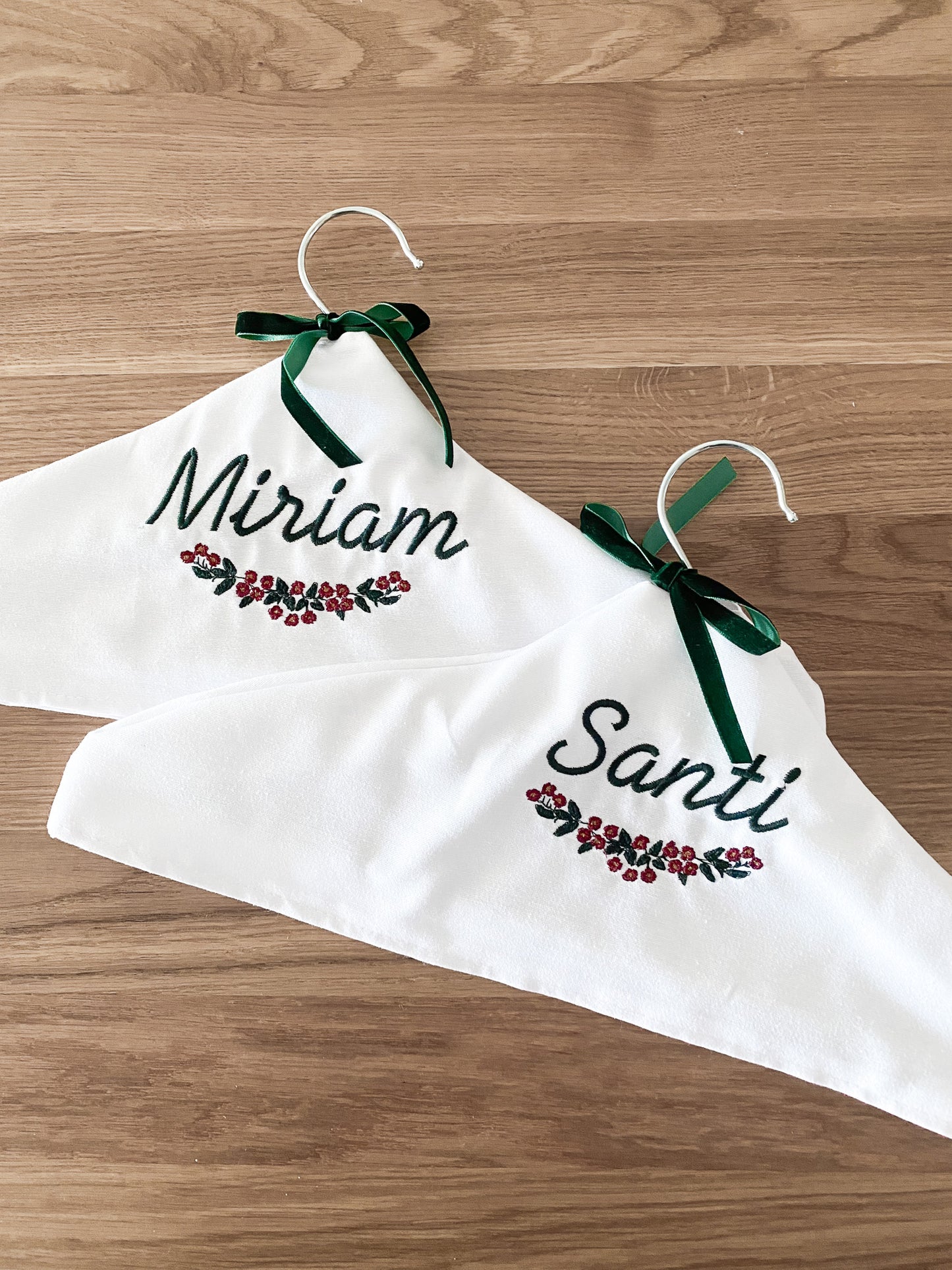 Forro para percha bordado bosque