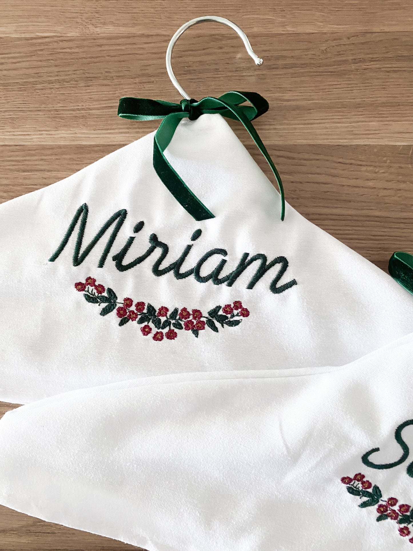 Forro para percha bordado bosque